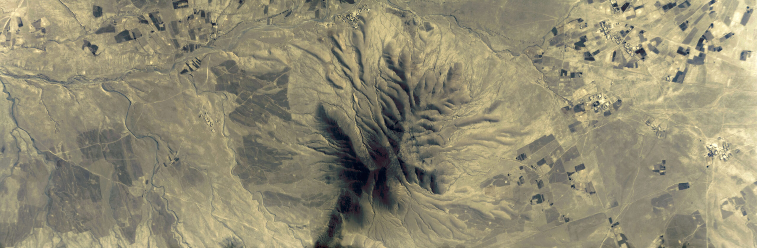 Desert Mountain, Bayingolin, China