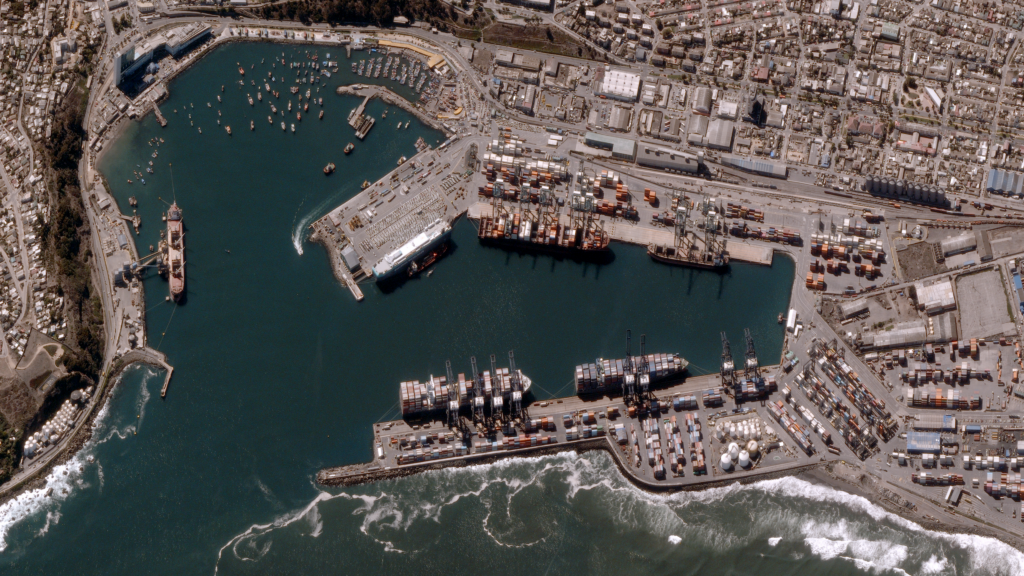 Vessels at Puerto San Antonio